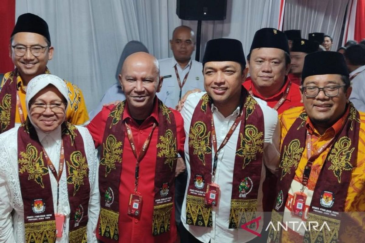 Ribuan pendukung antar Risma-Gus Hans daftar ke KPU Jatim